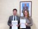 Autoridades de CONADI y Bienes Nacionales firmando convenio de regularización de tierras para familias mapuche en La Araucanía
