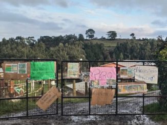 Fachada de la Escuela Gabriela Mistral en la comuna de Saavedra