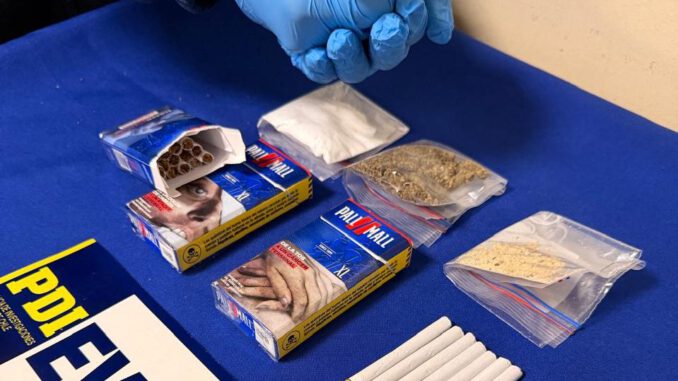Agentes de la PDI incautan cigarrillos cargados con sustancias ilícitas destinados a una cárcel en Temuco