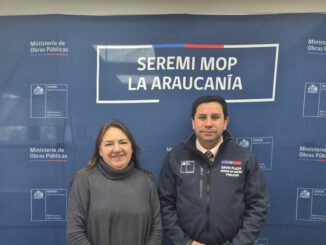 Diputada Flor Contreras junto al Seremi de Obras Públicas revisando proyectos de infraestructura en La Araucanía