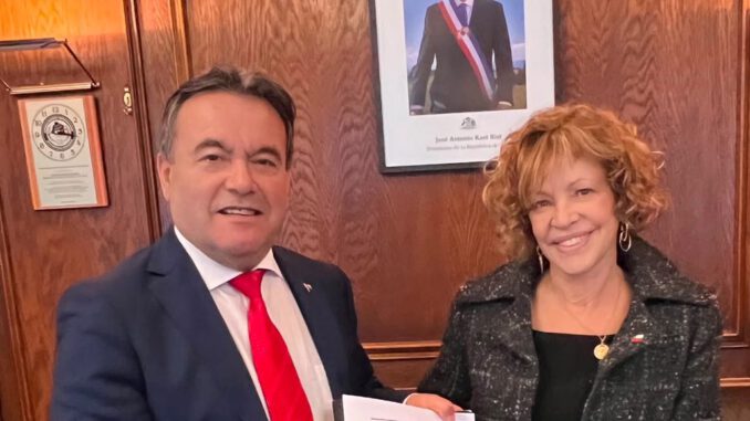 Diputado Juan Carlos Beltrán reunido con autoridades de Bienes Nacionales para agilizar el proyecto del Compleduc