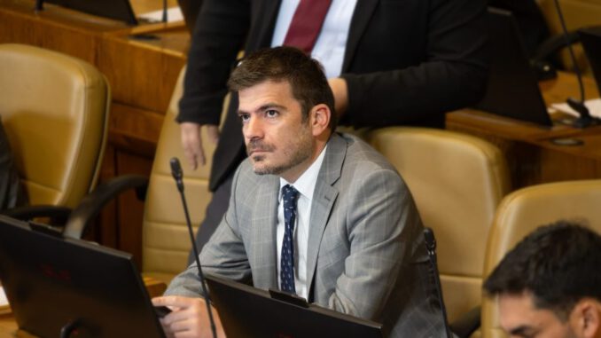 Diputado José Montalva exponiendo sobre la escasez de pellet en La Araucanía