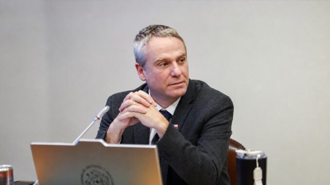 Diputado Tomás Kast solicitando soluciones ante el desabastecimiento de pellet en La Araucanía.