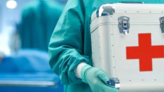 Personal médico del Hospital Hernán Henríquez Aravena durante un proceso de procuramiento de órganos
