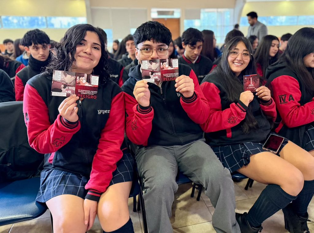 Estudiantes participando en jornada de prevención de tabaquismo y cigarrillos electrónicos en La Araucanía