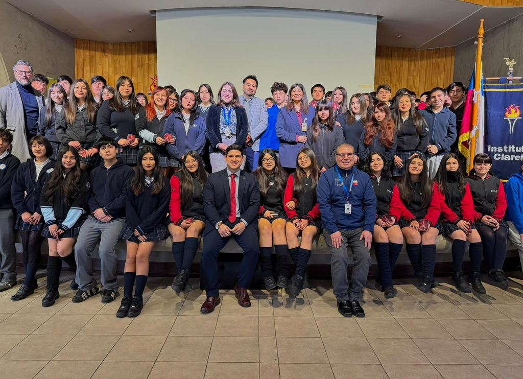 Estudiantes participando en jornada de prevención de tabaquismo y cigarrillos electrónicos en La Araucanía