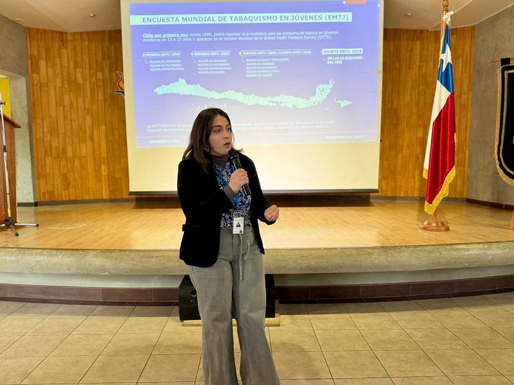 Estudiantes participando en jornada de prevención de tabaquismo y cigarrillos electrónicos en La Araucanía