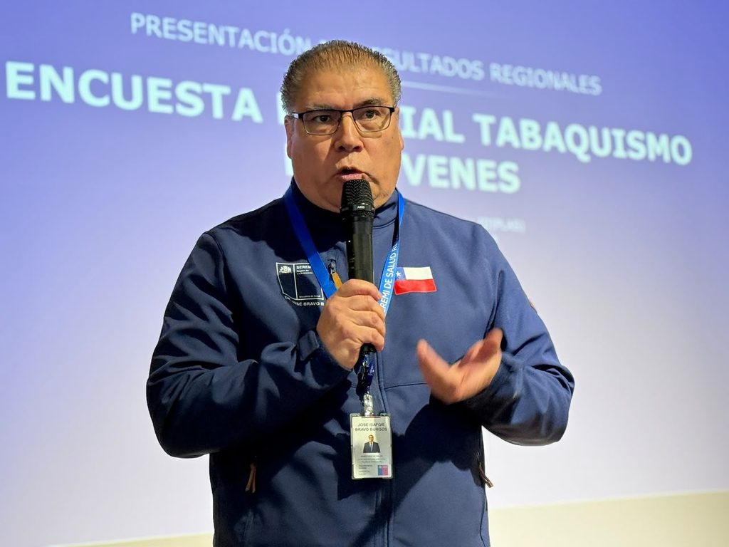 Estudiantes participando en una jornada de prevención sobre el consumo de tabaco y vapeo en La Araucanía