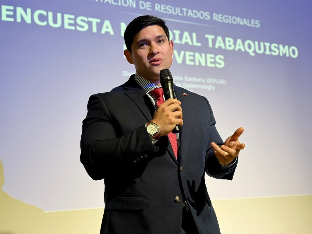 Estudiantes participando en una jornada de prevención sobre el consumo de tabaco y vapeo en La Araucanía