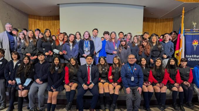 Estudiantes participando en una jornada de prevención sobre el consumo de tabaco y vapeo en La Araucanía