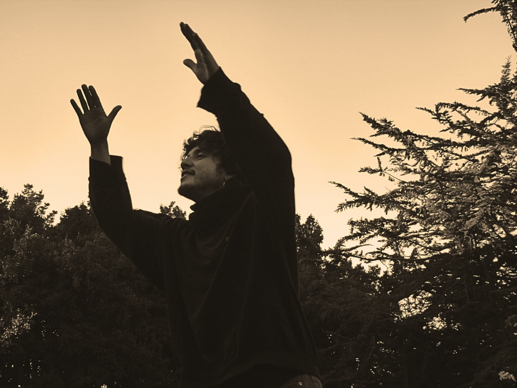 Elenco del Colectivo Experimental Trémula preparando la obra de teatro Jaimet en Temuco