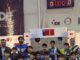 Estudiantes del Instituto Claret celebrando la obtención del campeonato regional de futsal sub 11 en el Polideportivo Rufino Bernedo.