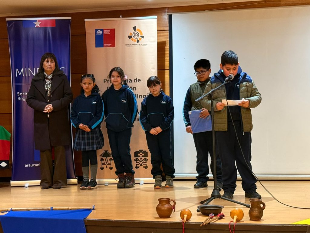 Estudiantes de educación básica participando en la creación de discursos wewpin para fortalecer la cultura mapuche en La Araucanía