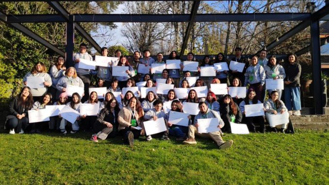 Estudiantes de distintas sedes de Santo Tomás participando en talleres de liderazgo en Villarrica