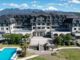 Fachada del emblemático Gran Hotel Pucón frente al lago Villarrica tras ser adquirido por inversionistas vinculados al sector de casinos.