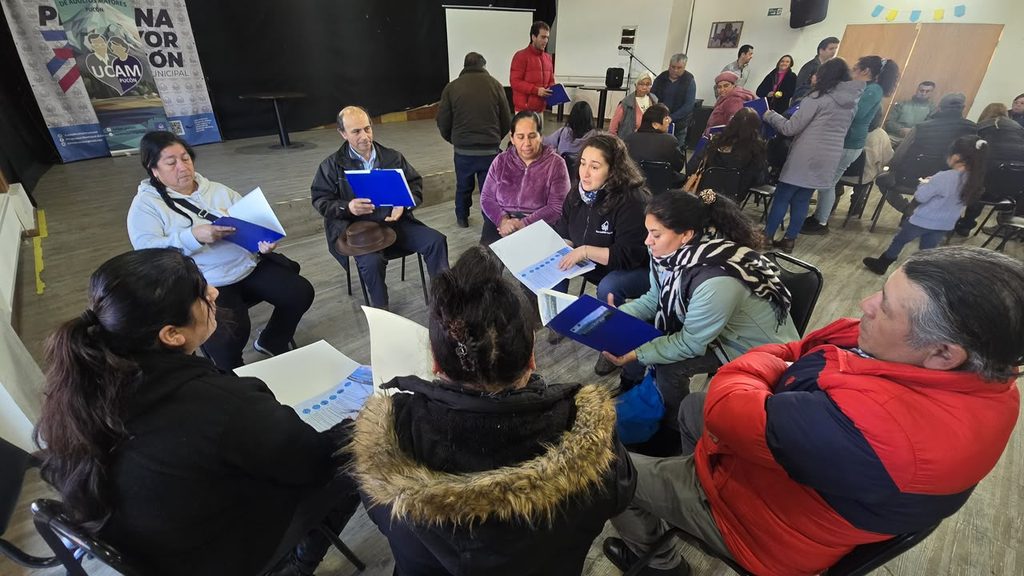 Entrega de fondos a agricultores de Pucón beneficiados por INDAP y CONADI