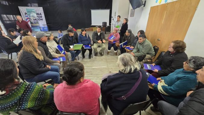 Entrega de fondos a agricultores de Pucón beneficiados por INDAP y CONADI