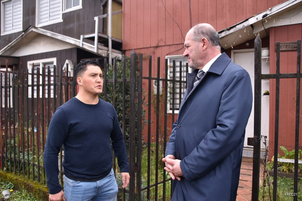 Autoridades del Gobierno visitan hogar en Temuco para verificar entrega de Bono de Recuperación