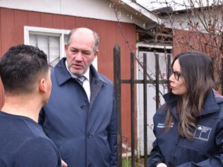 Autoridades del Gobierno visitan hogar en Temuco para verificar entrega de Bono de Recuperación