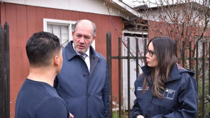 Autoridades del Gobierno visitan hogar en Temuco para verificar entrega de Bono de Recuperación