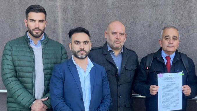 Lenin Arroyo de FENATE denunciando la gestión del Gobierno Regional de La Araucanía ante la prensa