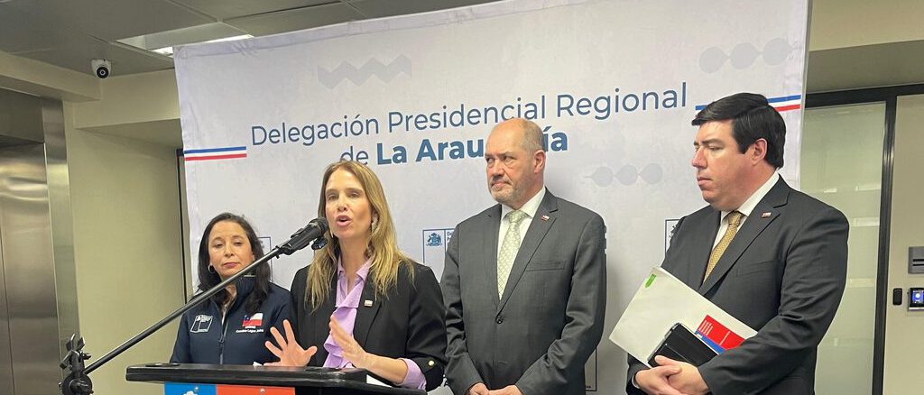 Autoridades gubernamentales anunciando el proyecto Cautelares Reforzadas para proteger a mujeres víctimas de violencia