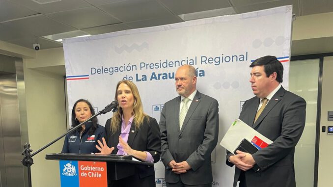 Autoridades gubernamentales anunciando el proyecto Cautelares Reforzadas para proteger a mujeres víctimas de violencia