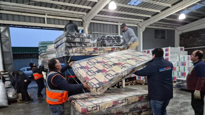 Equipos de emergencia del Gobierno de Chile realizando labores de ayuda en La Araucanía tras el sistema frontal
