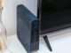 Router de fibra óptica de alta velocidad conectado en un hogar moderno