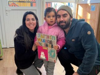 Niños y familias celebrando el 17 aniversario del Jardín Infantil Los Volcanes de Chile