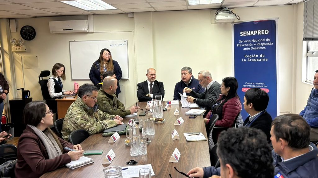 Autoridades regionales de La Araucanía reunidas en un COGRID preventivo ante la temporada de incendios forestales