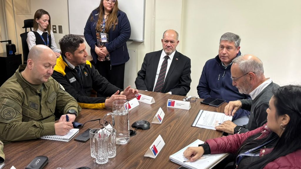 Autoridades regionales de La Araucanía reunidas en un COGRID preventivo ante la temporada de incendios forestales