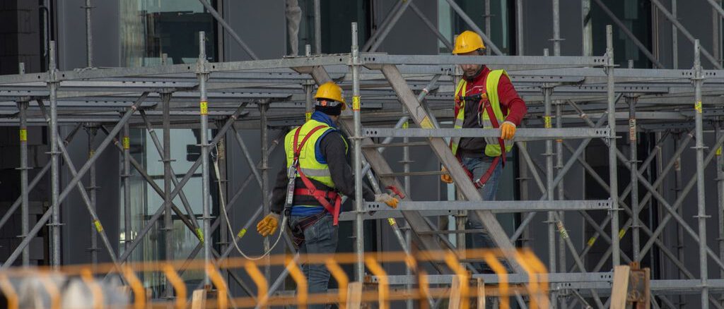 Gráfico que muestra la evolución del empleo formal e informal en la región de La Araucanía