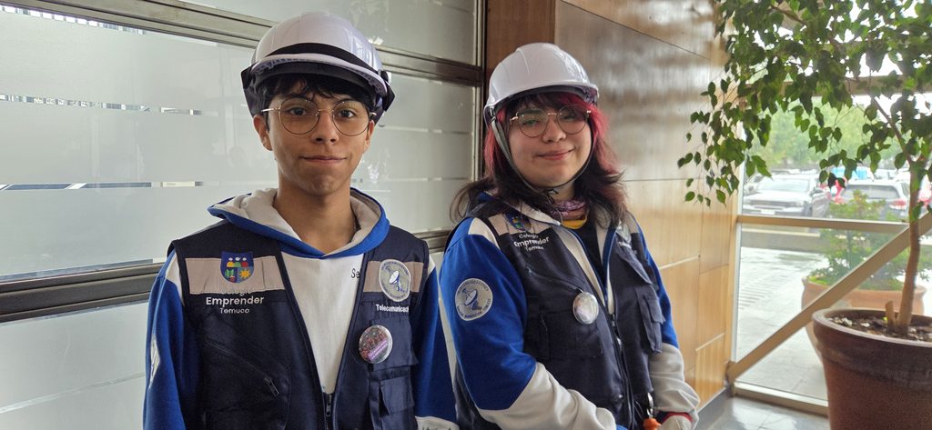 Estudiantes y autoridades en el hito regional del mes de la Educación Técnico Profesional en La Araucanía