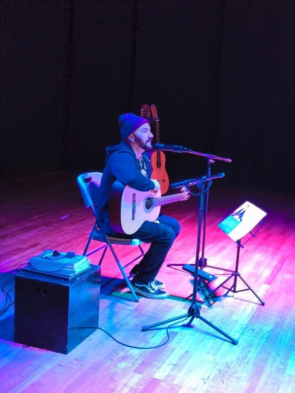 Presentación musical de guitarra campesina junto a Leonardo Matus en el Centro Cultural de Lautaro