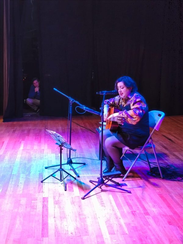 Presentación musical de guitarra campesina junto a Leonardo Matus en el Centro Cultural de Lautaro