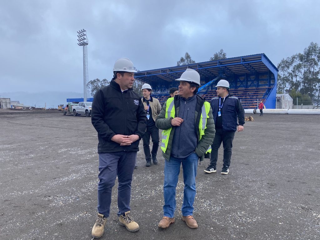 Obras de reposición en el estadio municipal de Carahue que presentan un 80 por ciento de avance