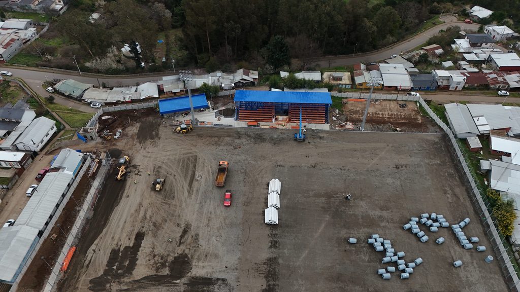 Obras de reposición en el estadio municipal de Carahue que presentan un 80 por ciento de avance