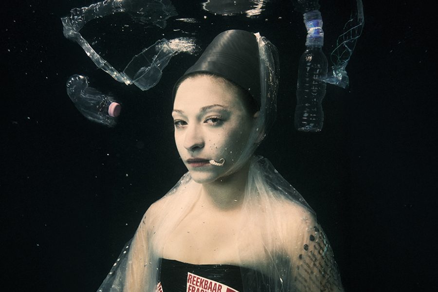 Fotografía surrealista de la exposición Sueños del artista belga Harry Fayt en la Universidad de La Frontera