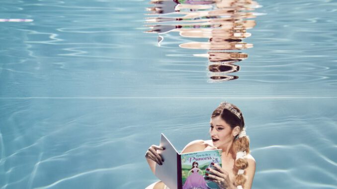Fotografía surrealista de la exposición Sueños del artista belga Harry Fayt en la Universidad de La Frontera