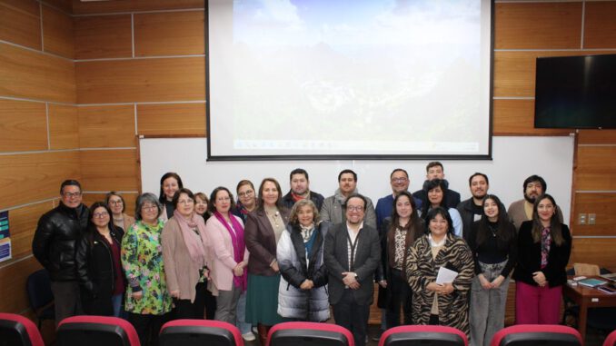 Autoridades y académicos de la Universidad de La Frontera durante el inicio del proceso de rediseño de sus carreras de pedagogía.