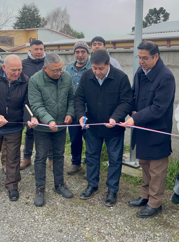 Nuevas luminarias solares instaladas en calles de Lautaro para mejorar la seguridad vecinal