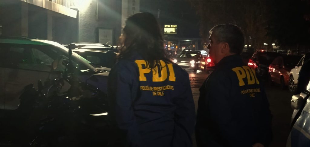 Agentes policiales realizando procedimientos en el megaoperativo desarrollado en la región de La Araucanía