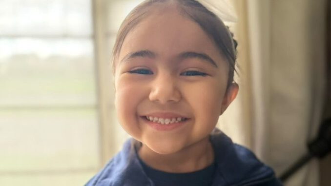 Elisa Lobos Peña, ganadora del concurso Haz que Despeguen, sonriendo ante la oportunidad de visitar la NASA