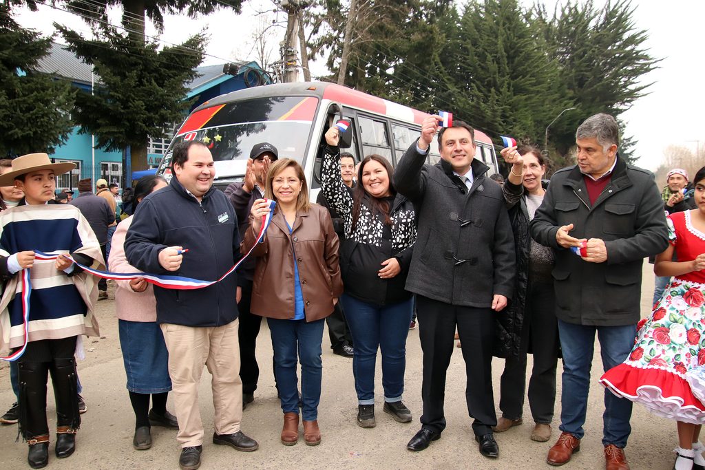 Microbús de la Línea 3EV iniciando su nuevo recorrido en el sector de Metrenco hacia Temuco