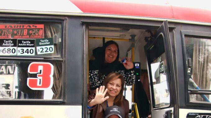 Microbús de la Línea 3EV iniciando su nuevo recorrido en el sector de Metrenco hacia Temuco