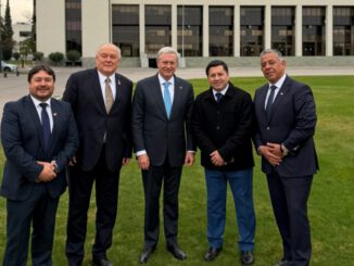 Presidente José Antonio Kast reunido con alcaldes de La Araucanía y el senador Miguel Becker en Santiago