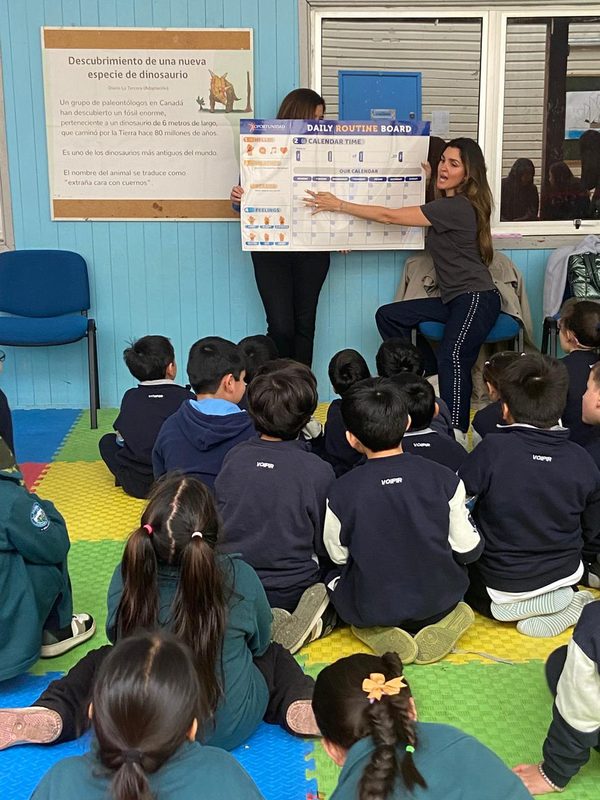 Estudiantes de Villarrica participando en una jornada de storytelling en inglés del programa We Learn