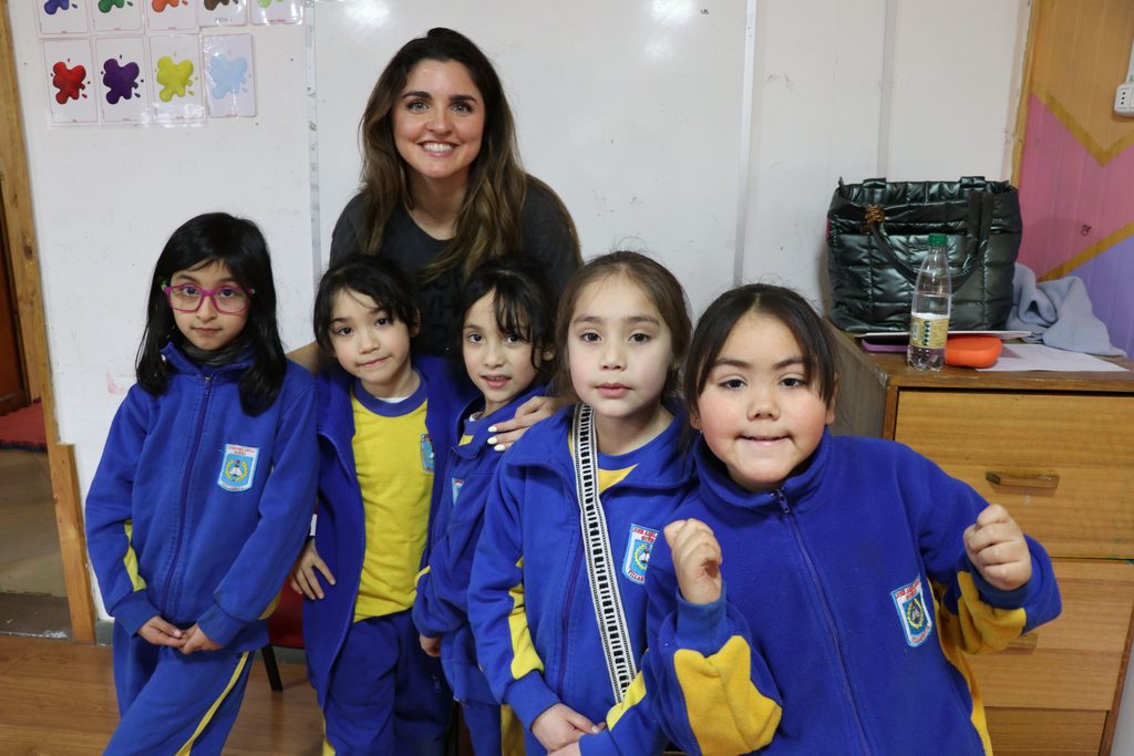 Estudiantes de Villarrica participando en una jornada de storytelling en inglés del programa We Learn