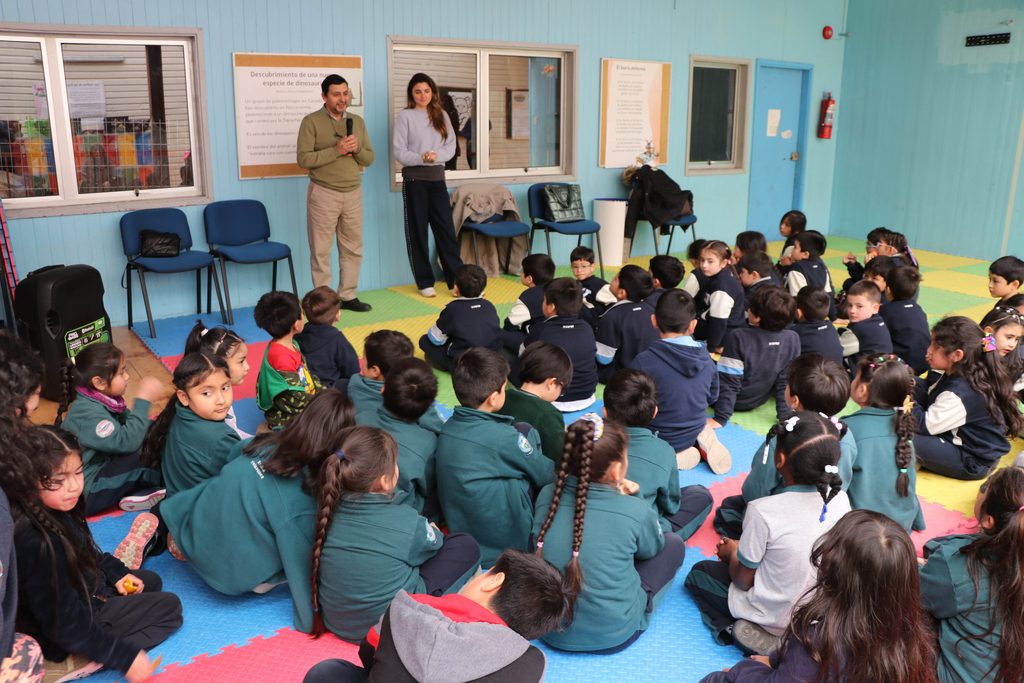 Estudiantes de Villarrica participando en una jornada de storytelling en inglés del programa We Learn
